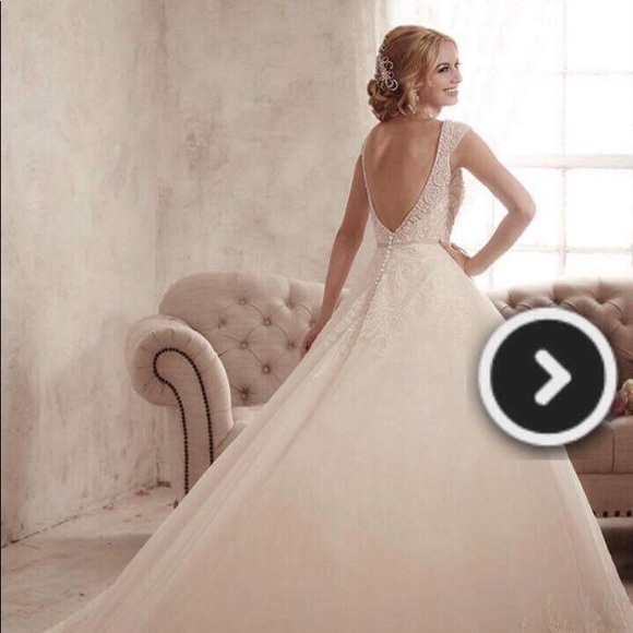 Wedding dress for sale - Picture 2 of 3